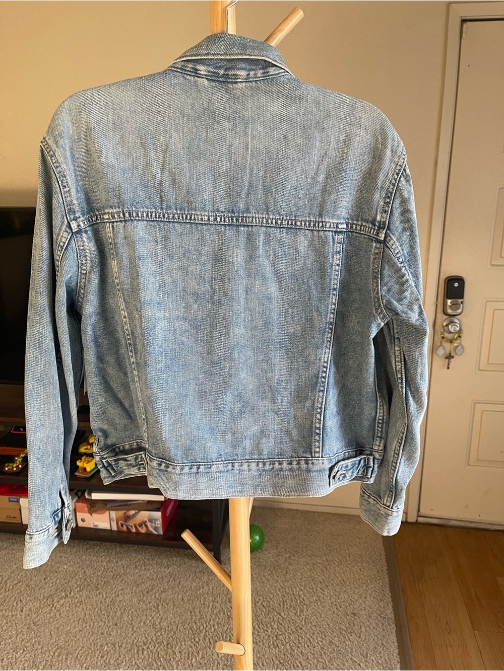 GAP Light Blue Denim Jacket - Classic Trucker Style - Picture 2 of 5